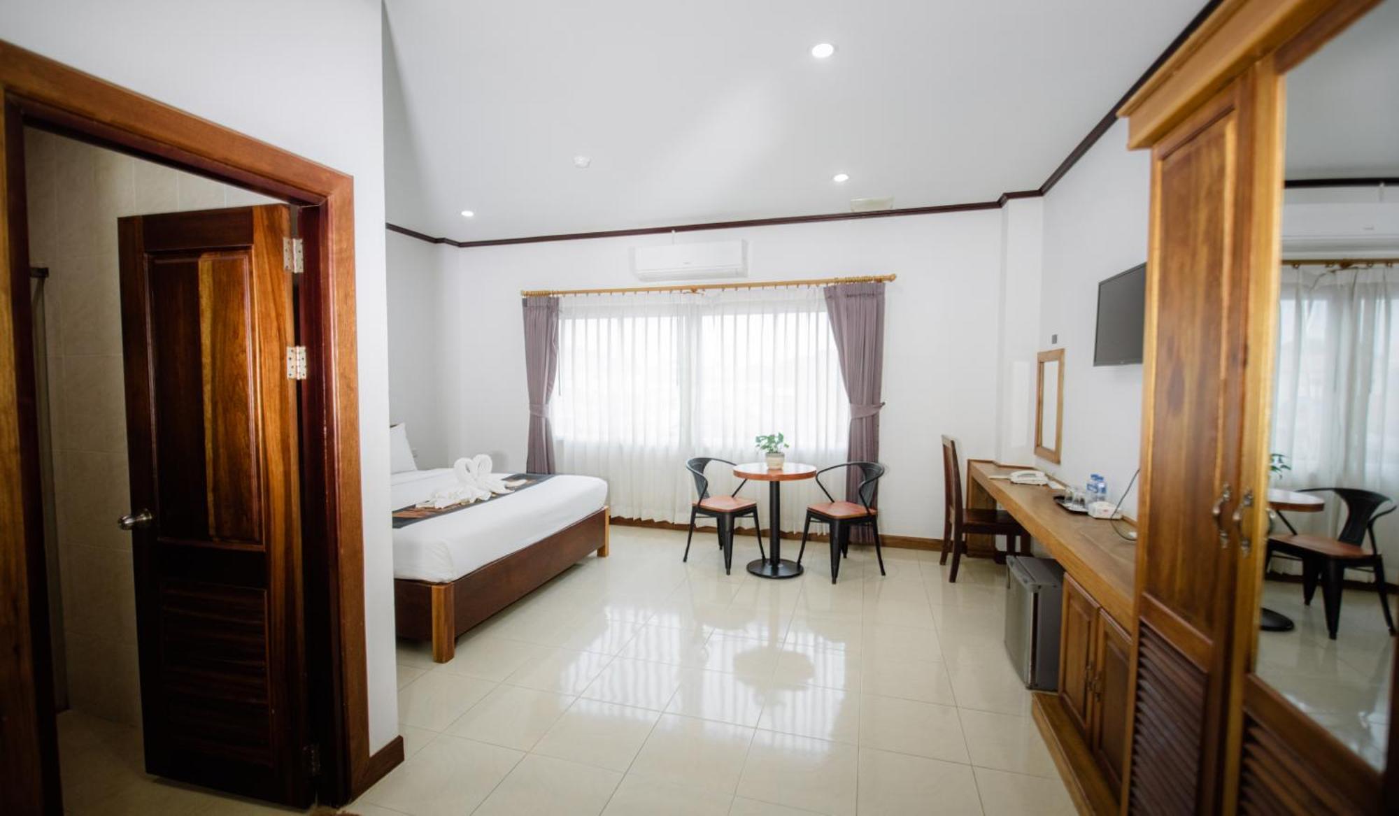 Sisombat Plaza Hotel Vang Vieng Luaran gambar